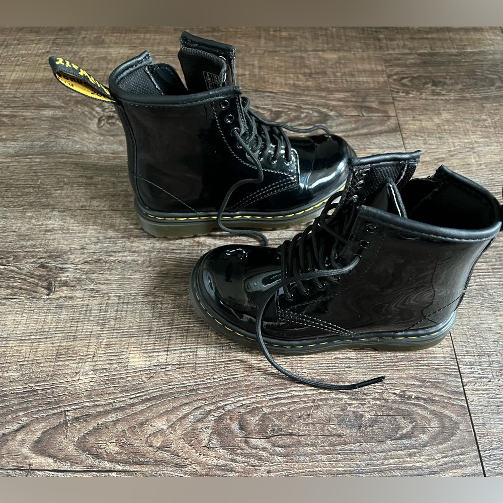 Toddler girls Dr. Martens PATENT LEATHER LACE UP BOOTS toddler size 10